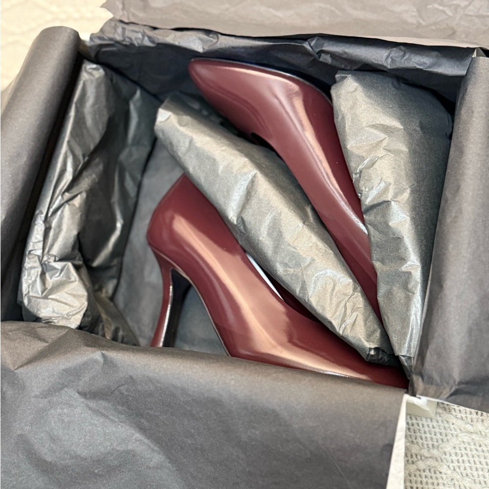 NIB - Burberry Glossy Leather Baby Pumps, Brand Size 36 ( US Size 6 ), Poison - Picture 6 of 15